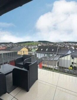 Doppelhaushälfte in traumhafter Höhenlage ** Gepflegt und Renoviert ** Whirlpool Terrasse und Garten - Windischeschenbach