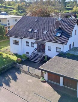 Wohnhaus mit 3 Etagen auf einem beeindruckend großen Grundstück - Malterdingen