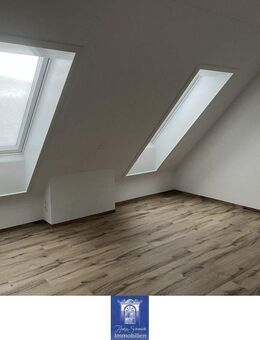 Charmante 2-Zimmerwohnung unterm Dach! Erstbezug nach hochwertiger Sanierung! - Arnsdorf