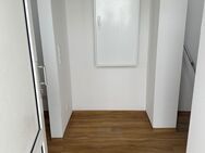 Helle und vollständig renovierte 2-Zimmer-Wohnung mit Balkon in Unna - Unna