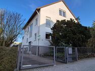 Zweifamilienhaus mit Garage und Garten in beliebter Wohnlage von Friedberg - Friedberg (Hessen)