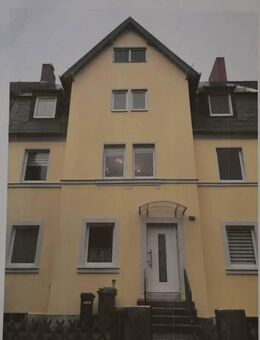 Schöne 4 Zimmer-Wohnung mit Tageslichtbad und Einbauküche - Hof