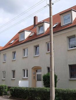 Böhlen- kleine 3-Raum-DG-Wohnung mit guter Raumaufteilung und Tageslichtbad - Böhlen (Sachsen)