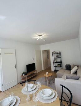 Voll ausgestattete 2 Zimmer Wohnung mit Balkon mitten in der Stadt - Nürnberg