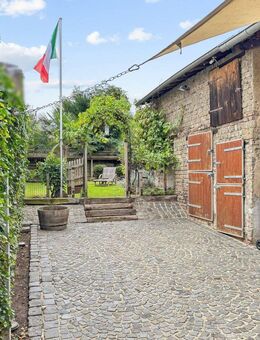 Charmantes und umfangreich saniertes Wohnhaus mit Hof und sonnigen Garten in Bonn-Mehlem - Bonn
