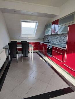 Schöne Dachgeschoss-Wohnung mit moderner Einbauküche-neuer Preis!!! - Schlettau