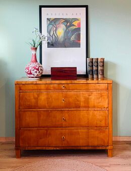 Antike Biedermeier-Kommode aus den 1830ern – Kirschbaum-Furnier – viel Stauraum – echter Hingucker - Gundelsheim Zentrum