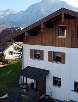 Charmante Doppelhaushälfte mit viel Platz in ruhiger Lage mit traumhaftem Bergblick - Grassau - Grassau