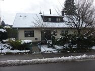 Großzügiges Einfamilienhaus mit weitläufigem Garten und zwei Garagen in Bollschweil als Bietobjekt - Bollschweil