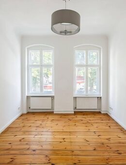 Berlin-Wedding: Bezugsfreie, renovierte 2-Zimmer-Wohnung mit Dielenboden - Berlin