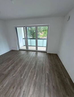 Moderne Erdgeschosswohnung mit Balkon in Peine - Peine