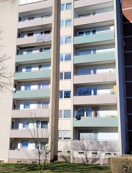 FREI AB 01.08.2025!!! Gut geschnittene 4- Zimmerwohnung mit Balkon und Fahrstuhl in Bad Hersfeld - Bad Hersfeld