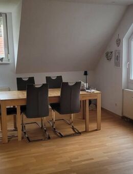 Charmante Maisonettewohnung mit Stil - 3,5 Zimmer und Einbauküche in Ehningen - Ehningen