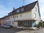Charmantes Mehrfamilienhaus mit Ladeneinheit, Außenstellplätzen, Balkonen und Sanierungsbedarf - Tübingen