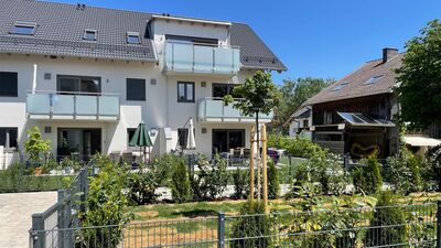 Moderne 2-Zimmer-Dachgeschosswohnung mit großem Balkon im Herzen von Aschheim
