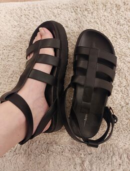 Bershka Damen Sandalen 39 schwarz - Bestensee