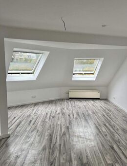 Geräumige 4-Zimmer-Wohnung mit 2 Bädern und Gäste-WC in Wuppertal-Barmen - Wuppertal