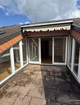 Charmante Dachgeschoßwohnung mit Terrasse und Tiefgaragenstellplatz + Keller am Wildpark Pforzheim - Pforzheim