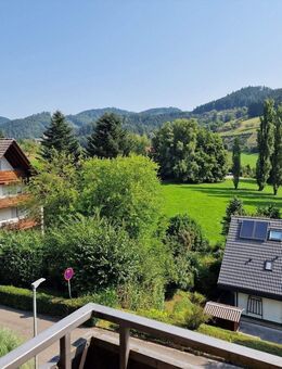 Geräumige 6 Zimmer Wohnung in einem kleinen Mehrfamilienhaus mit 3 Wohnungen, kurzfristiger Bezug möglich - Zell (Harmersbach)