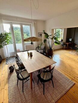 Sanierte 3,5 Zimmer-Altbau-Wohnung in Winterhude, 2 Balkone. Frei lieferbar. - Hamburg