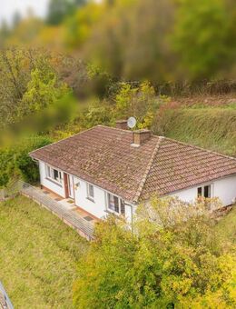 Klein aber fein: 60er-Jahre-Bungalow mit viel Garten in Randlage von Saarburg - Saarburg