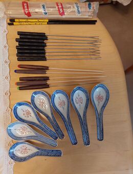 Küchenzubehör, Jap. Suppenlöffel, Fonduegabeln, Fonduespieße, Pinnchen mit Etui, Aufbewahrung Konvolut - Aßling