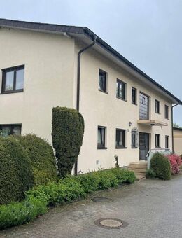 Denzlingen, 2 Familienwohnhaus mit zusätzlicher Lagerhalle und Büro - Denzlingen