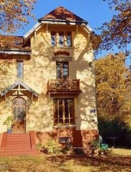 Villa mit großem Garten am Waldrand - Saarbrücken