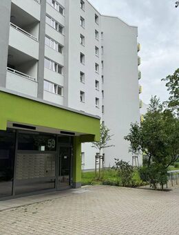 **MODERNISIERTE 1,5 ZIMMER WOHNUNG MIT DUSCHBAD - ENERGETISCH SANIERT** - Berlin