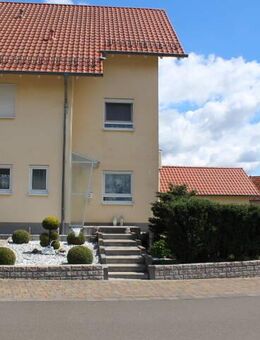 Doppelhaushälfte in bevorzugter Wohnlage - mit Garage - Hütschenhausen