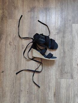 Gr.38, neue Keil-Sandalen mit Schnürung! - Lucka