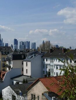 Tolle, geschmackvoll renovierte Maisonette Wohnung mit großer Loggia und Skylineblick - Frankfurt (Main)