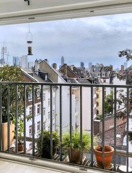 Charmante Dachgeschosswohnung mit Skylineblick - Frankfurt (Main)