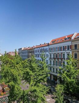 Charme & Komfort: Stilvolle Altbauwohnung mit Balkon und Liftlanding in Prenzlauer Berg - Berlin