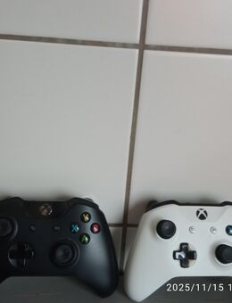 Zwei gut erhaltene WHITE AND BLACK Xbox Controllers 50€ - Essen