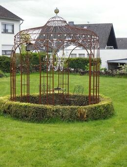 Großes, gepflegtes altes Stadthaus mit toll angelegtem Grundstück und separater Ausstellungshalle - Münstermaifeld
