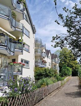 Rarität. Sehr schöne, helle, sonnige, ruhige und gepflegte 2-Zimmer- DG Wohnung in Wuppertal West - Wuppertal