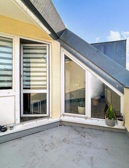 Attraktive 3 Zimmer-Dachgeschosswohnung mit Balkon und Hobbyraum im Dachspitz - Dresden-Weißig - Dresden