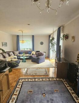 **Freistehendes Mehrgenerationenhaus mit 2 EBK- 2 Bäder- 2 Garagen- auf sonnigem Grundstück!!** - Neresheim