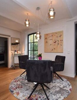 Möblierte Maisonettewohnung im historischen Vierkanthof - Köln