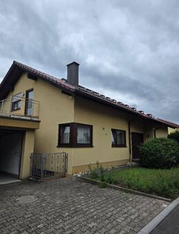 Großzügige Wohnung über den Dächern von Fichtenberg mit Balkon und Garage - Fichtenberg