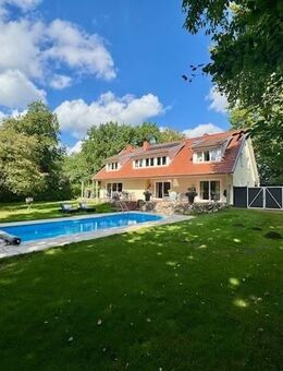 Großzügiges Einfamilienhaus mit Pool und Doppelcarport auf weitläufigem Grundstück - Nottensdorf