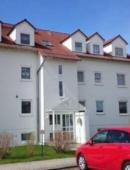 nahe Radeberg -- schöne und großzügige 2-Raum-Wohnung im Dachgeschoss mit Balkon -- hell, freundlich und ruhige Lage - PKW-Stellplatz - Arnsdorf