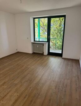Zentrumsnahe 2 - Zimmerwohnung mit großem Balkon, Kellerabteil - Augsburg