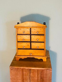 Gewürzregal, Hängeschrank, antik, 1910er, Weichholz, Landhaus , Porzellan Griffe, Augenweide - Gundelsheim Zentrum