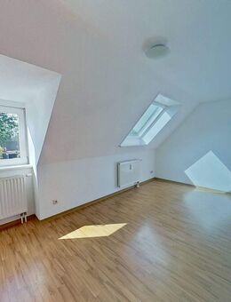 **Helle 2-Zimmer-Dachgeschosswohnung mit EBK** - Rendsburg