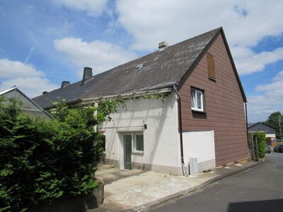 6 Zimmer Reiheneckhaus mit Garten und Carport in zentraler Lage - Weitefeld!