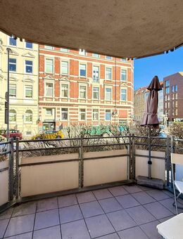Nähe Maschsee - Moderne, helle & großzügige 2-Zimmer-Wohnung mit 2 Balkonen + TG-Stellplatz - Hannover