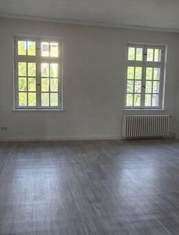 Sehr schöne 3-Zimmer Wohnung mit großer Dachterrasse im 1. OG zentral in Bad Eilsen - Bad Eilsen