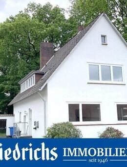 Attraktive 3-Zimmer-Obergeschosswohnung in einem Zweifamilienhaus auf eingegrüntem Grundstück - Oldenburg